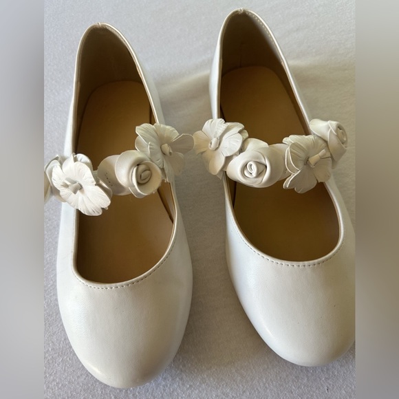 Janie and Jack Flower Flats - Picture 2 of 4